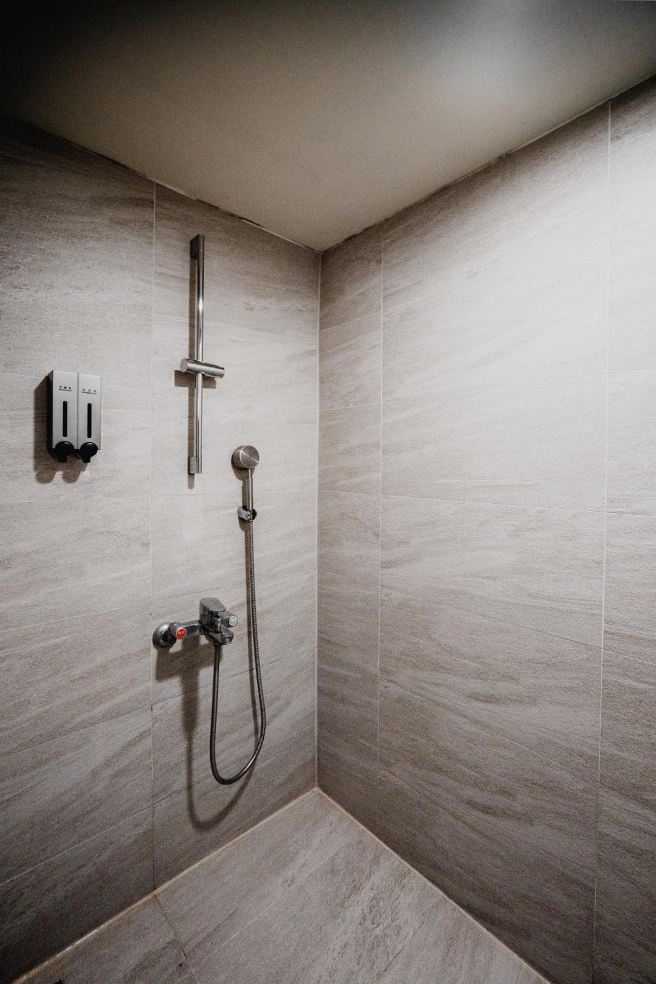 Hub Hotel Kaohsiung Yawan Branch Buitenkant foto