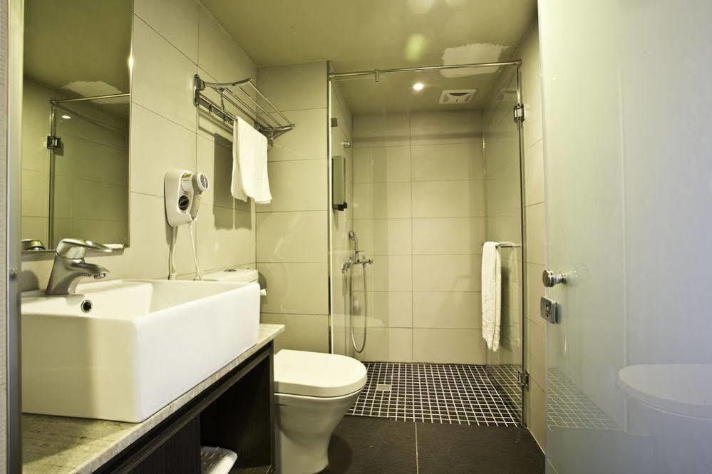 Hub Hotel Kaohsiung Yawan Branch Buitenkant foto